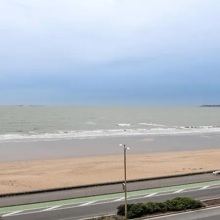 Magnifique Vue Avec Balcon Garage Prive Wi-fi Et Ascenseur *